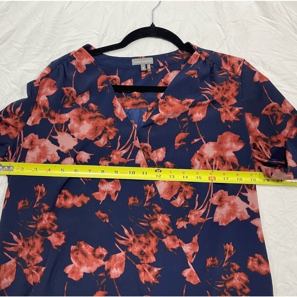 Vince Camuto Navy blue Floral faux wrap V-neck blouse women’s size M - Picture 12 of 13